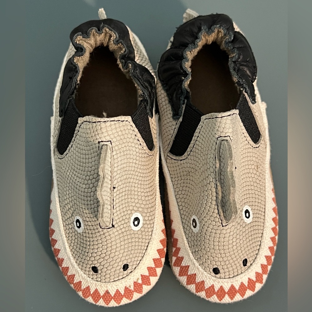 Robeez Shark Moccasins 6-12M